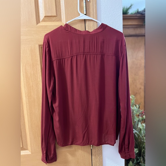 Cloth & Stone Women's Medium Wine Colored L/S Button Down Blouse with tie Front - Picture 2 of 11